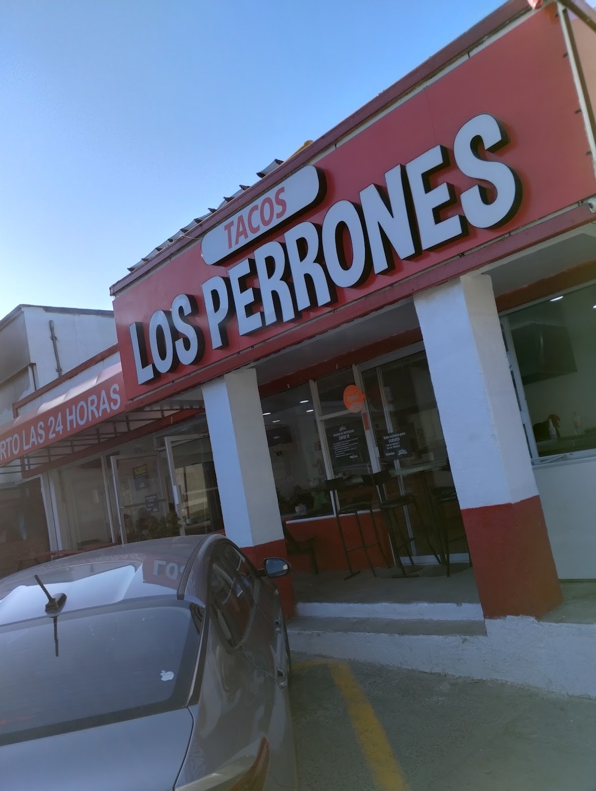 Tacos Los Perrones