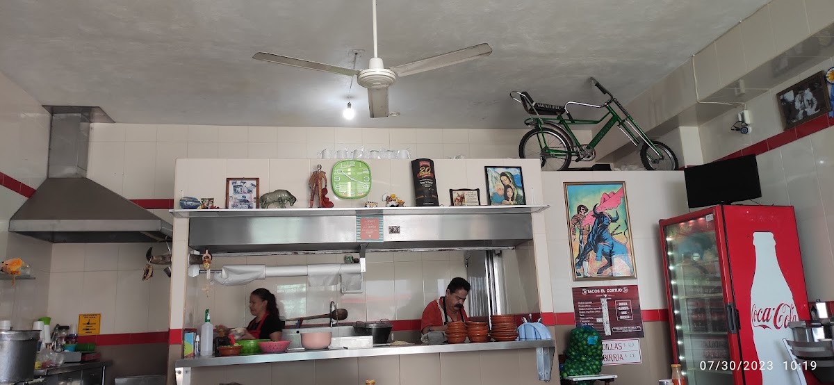 Tacos de Birria El Cortijo