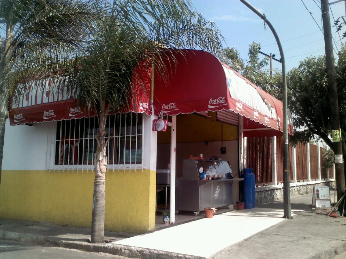 CARNITAS Y TACOS LOS GÜEROS