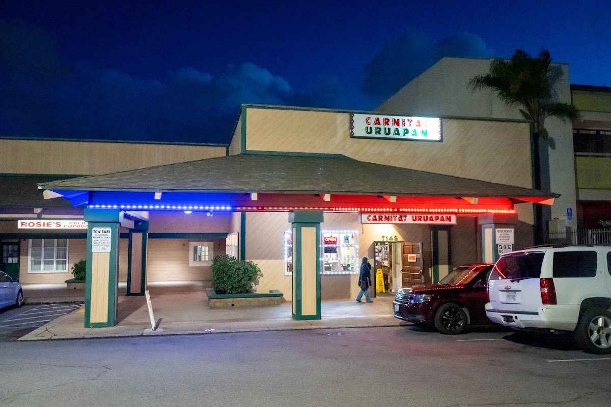 Carnitas Uruapan family restaunt