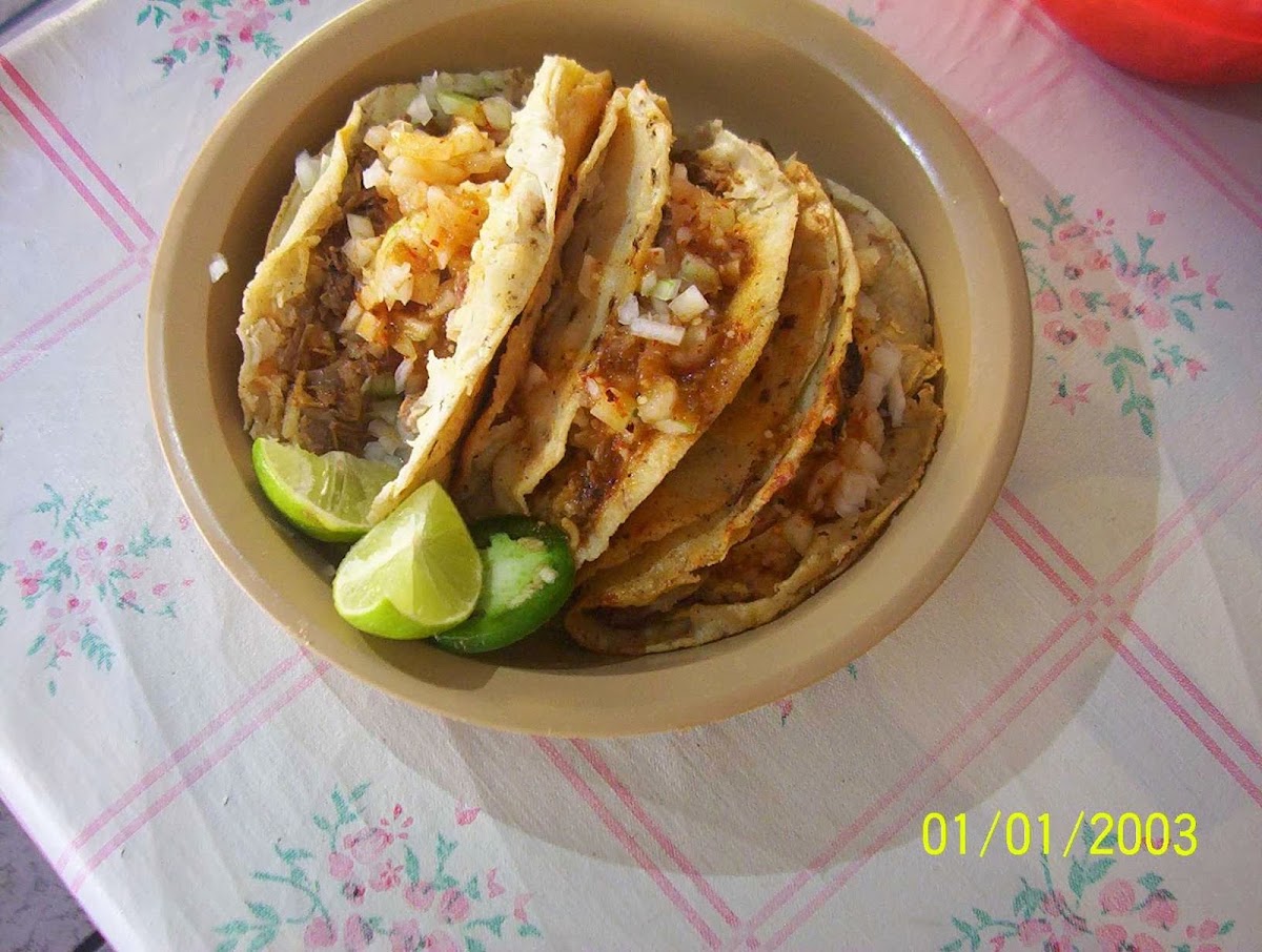 TACOS DE BARBACOA LOS GÜEROS